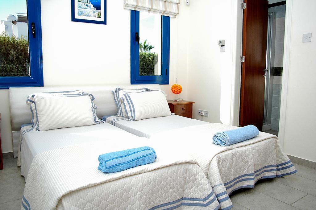 Kymmates Beach Front Villas Paphos Extérieur photo