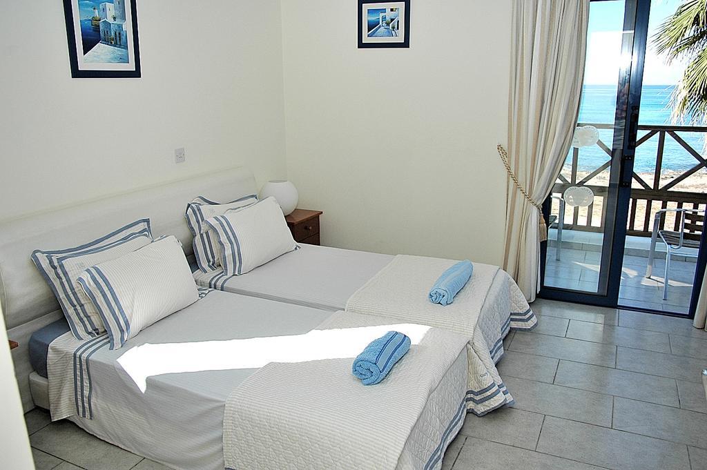 Kymmates Beach Front Villas Paphos Extérieur photo