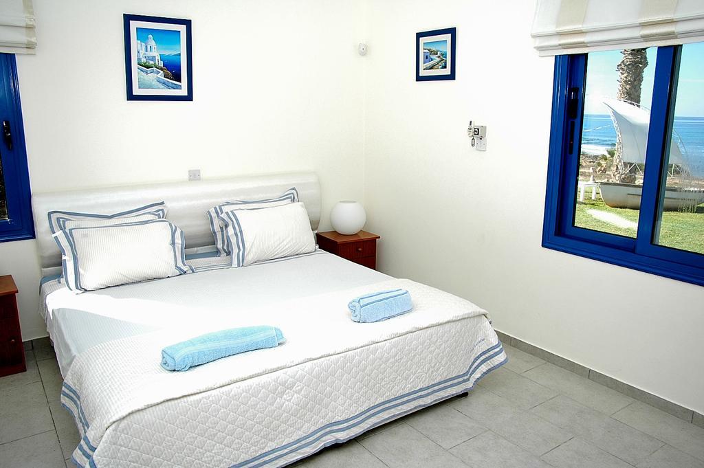 Kymmates Beach Front Villas Paphos Extérieur photo