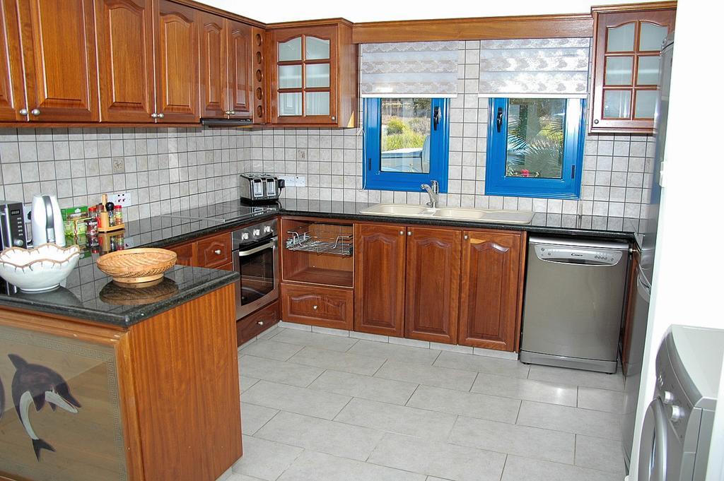 Kymmates Beach Front Villas Paphos Extérieur photo