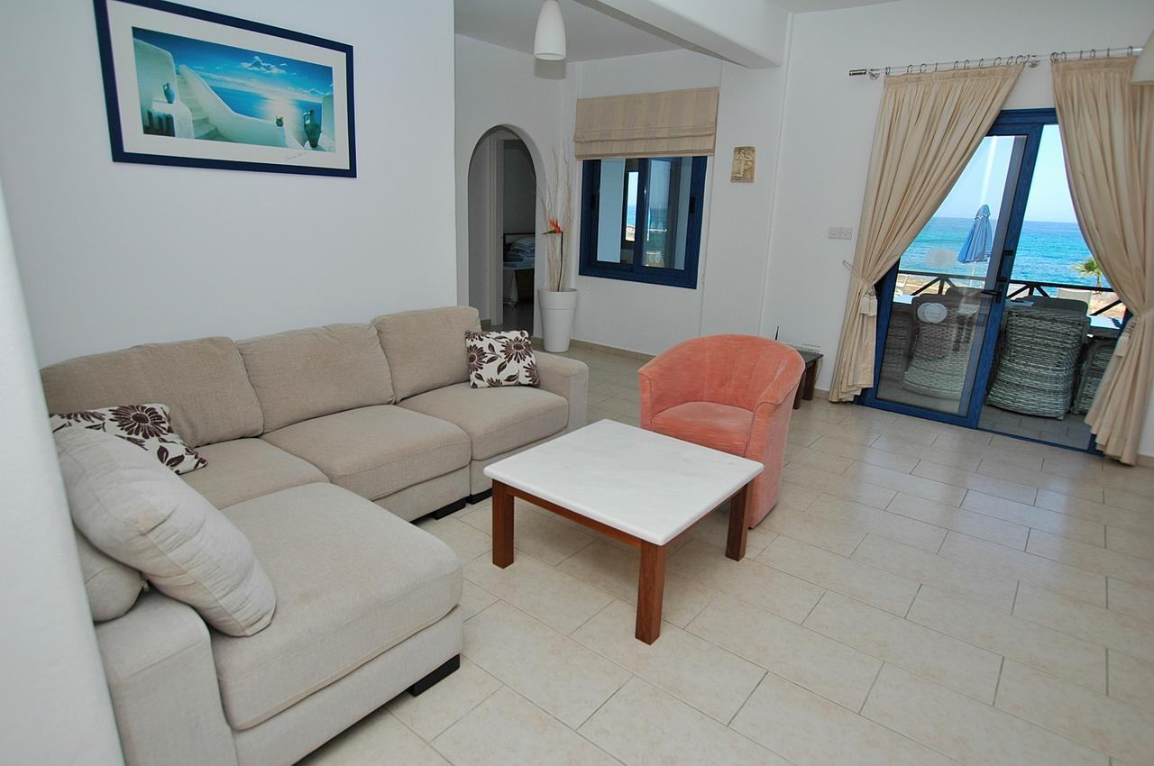 Kymmates Beach Front Villas Paphos Extérieur photo
