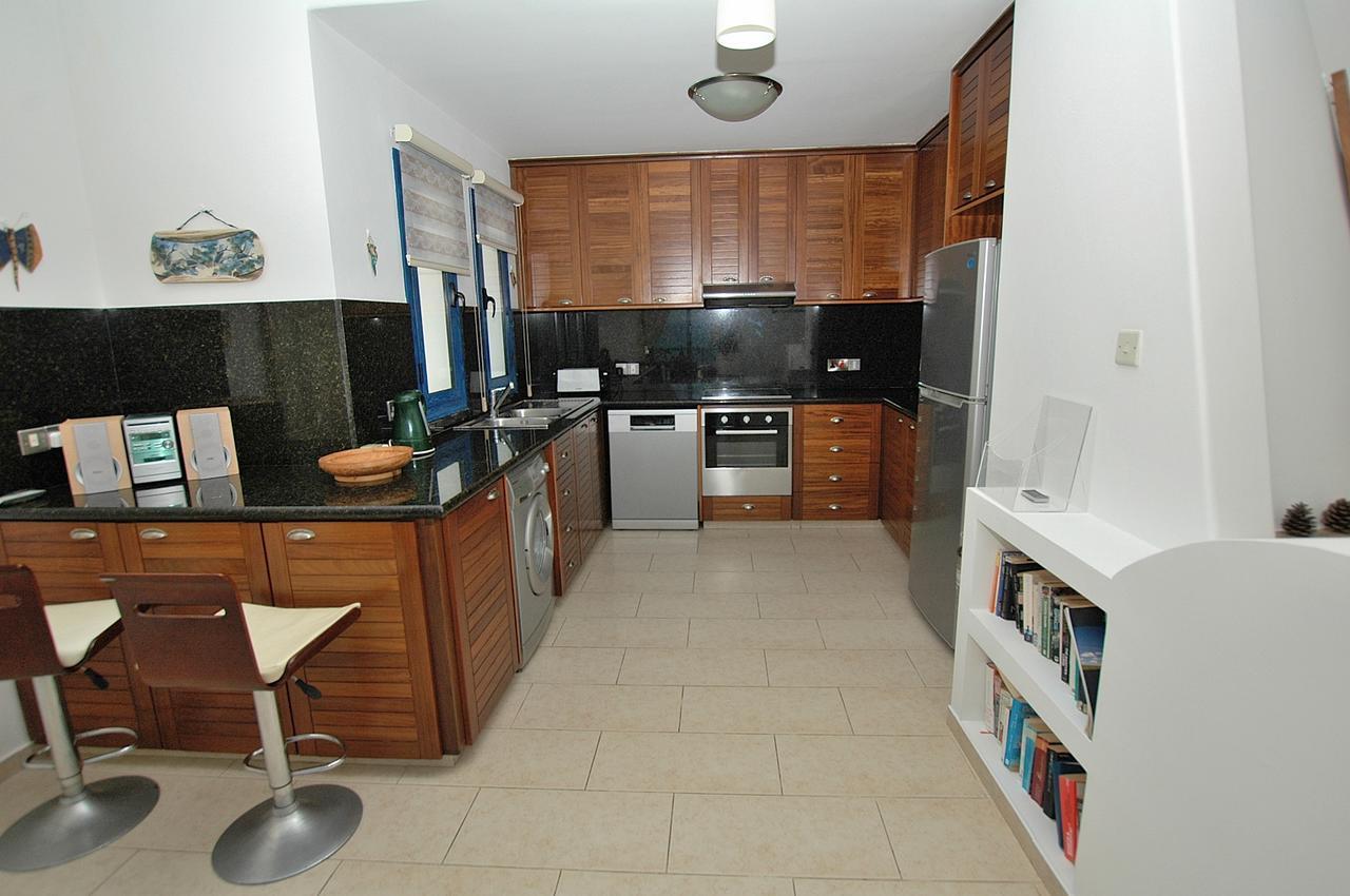 Kymmates Beach Front Villas Paphos Extérieur photo