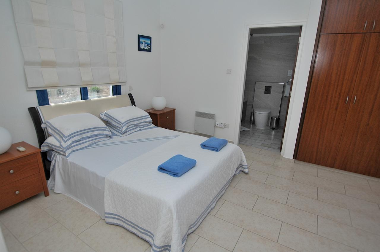 Kymmates Beach Front Villas Paphos Extérieur photo